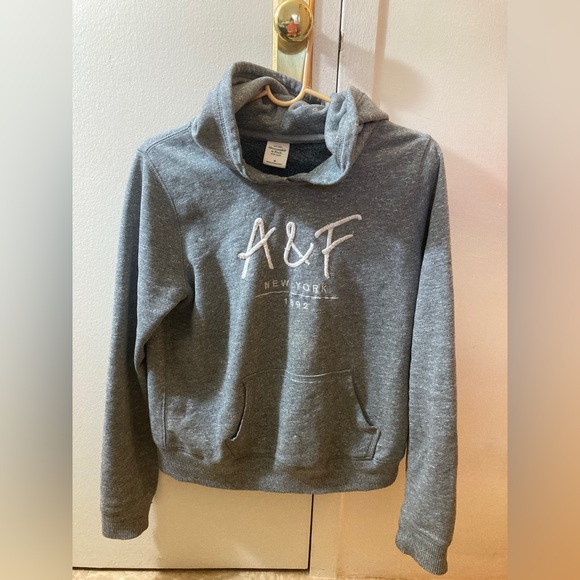 2 hoodie sweatshirts - Picture 3 of 8